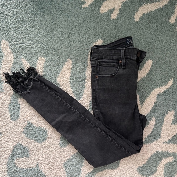 A & F HIGH RISE JEANS. Faded black. Sz 2 - Picture 2 of 4